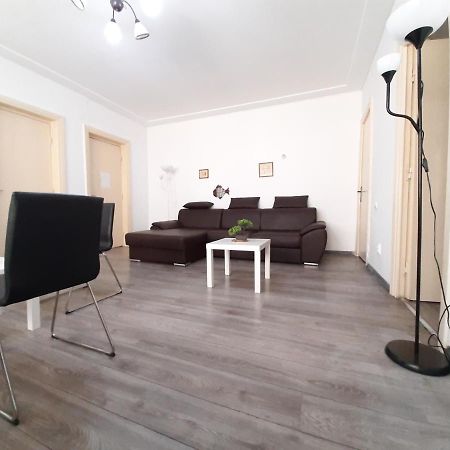 Four Rooms Apartment Central บูคาเรสต์ ภายนอก รูปภาพ