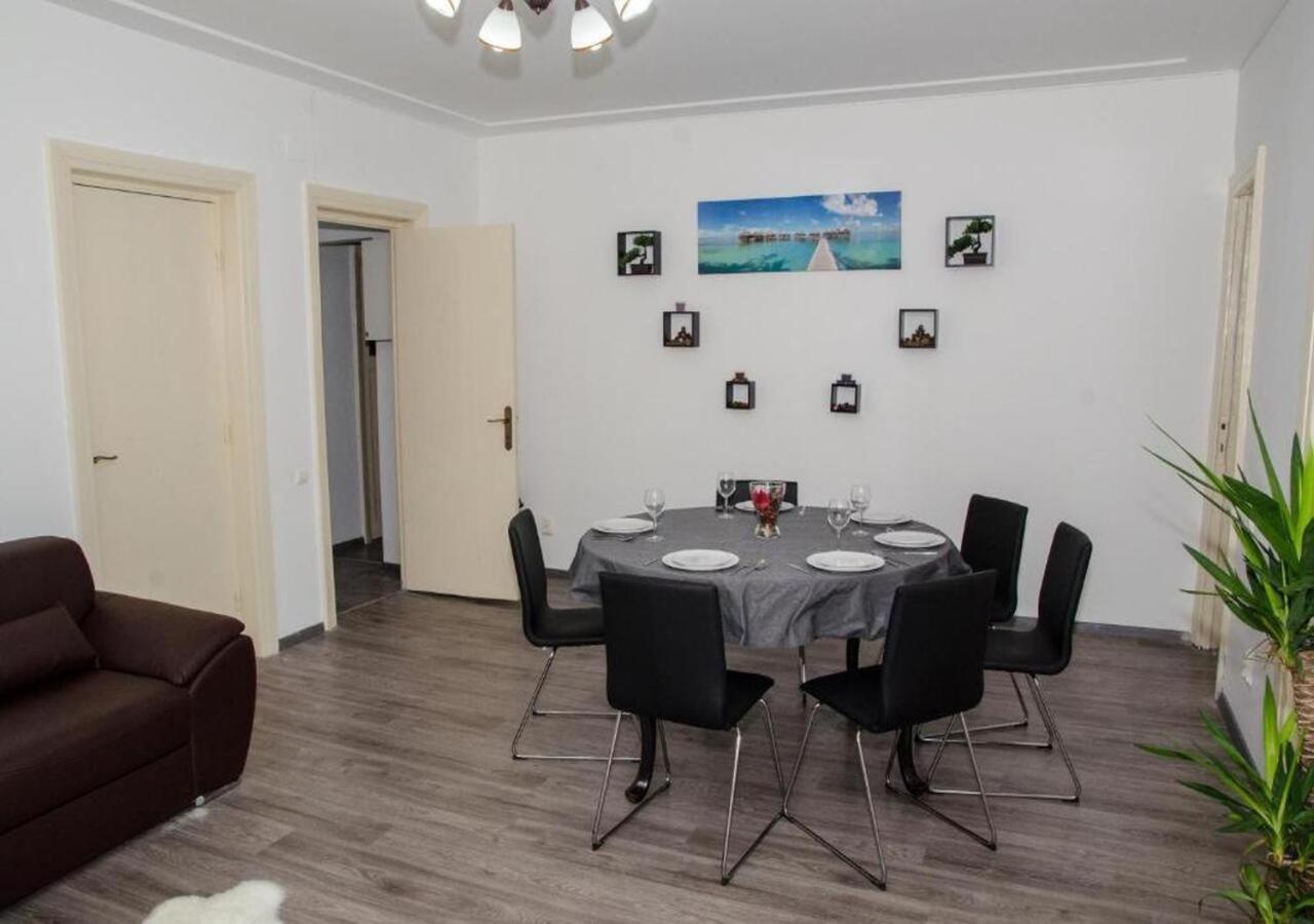 Four Rooms Apartment Central บูคาเรสต์ ภายนอก รูปภาพ