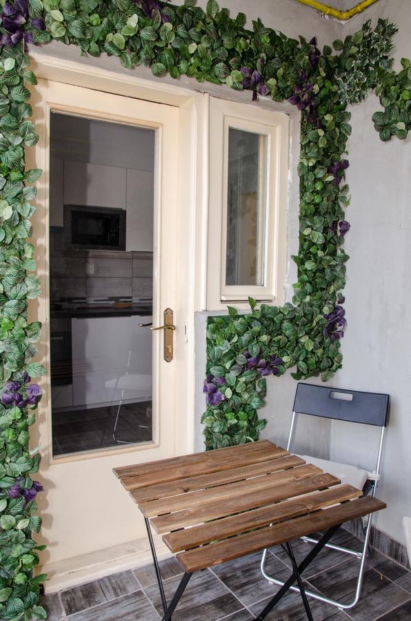 Four Rooms Apartment Central บูคาเรสต์ ภายนอก รูปภาพ